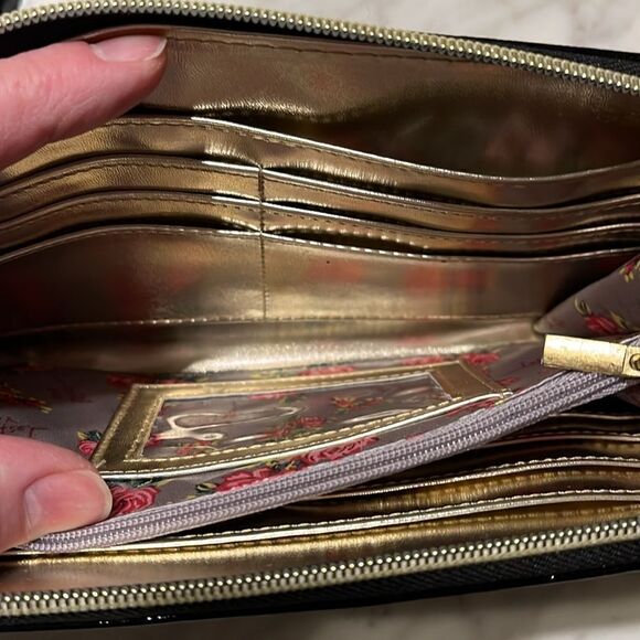 Betsy Johnson Black & Gold Large Patent Leather Wristlet - Picture 5 of 8